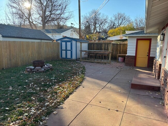 Building Photo - 3 BED | 1.5 BATH | SPACIOUS HOME | CENTRAL