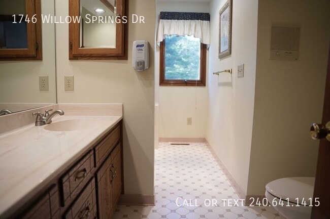 Building Photo - 1746 Willow Springs Dr