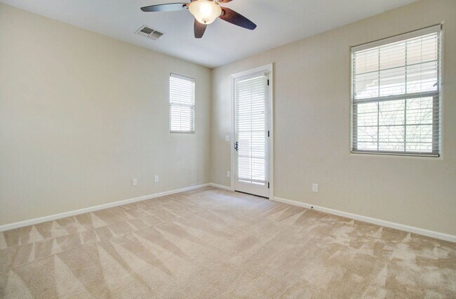 Building Photo - 9427 E Trailside View