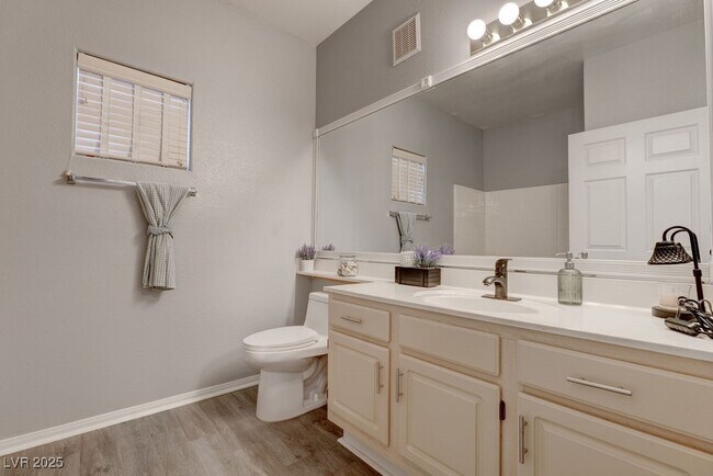 Building Photo - 855 N Stephanie St