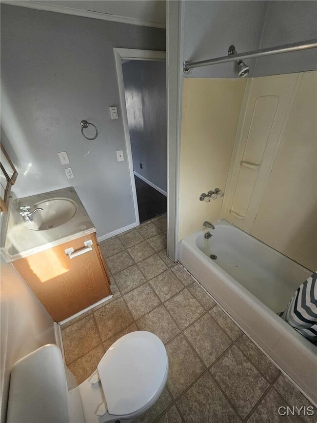 Building Photo - 32453 179