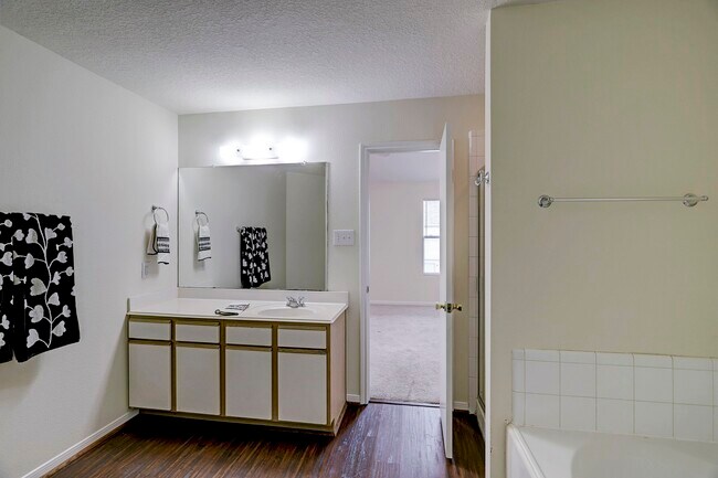 Building Photo - 5714 Basswood Dale Dr
