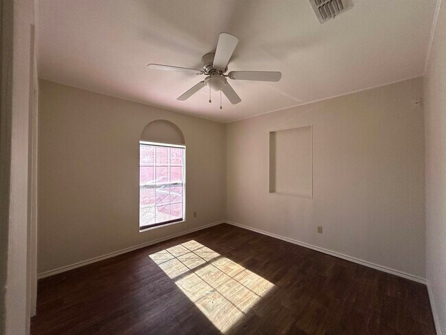 Building Photo - 3004 Musser St