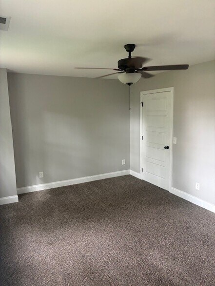 Building Photo - 744 Gracey Ave