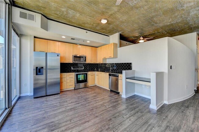 Building Photo - 3324 Peachtree Rd