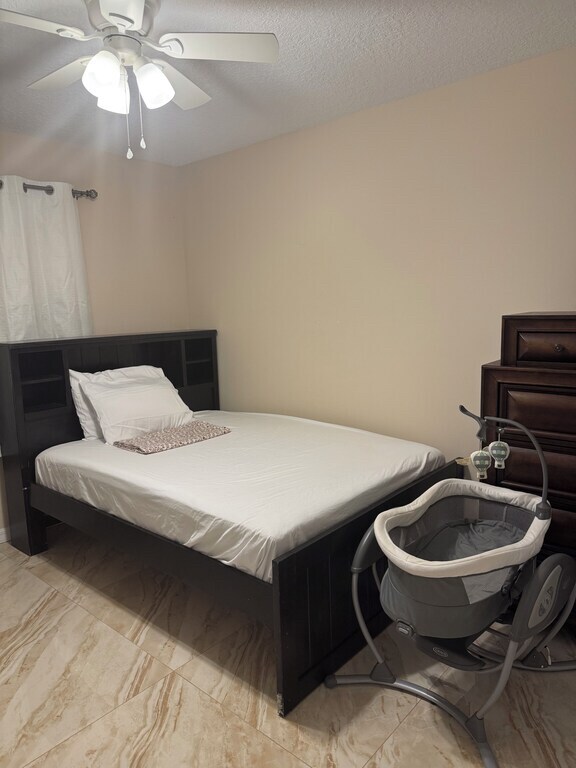 Building Photo - 1355 25th Ave E