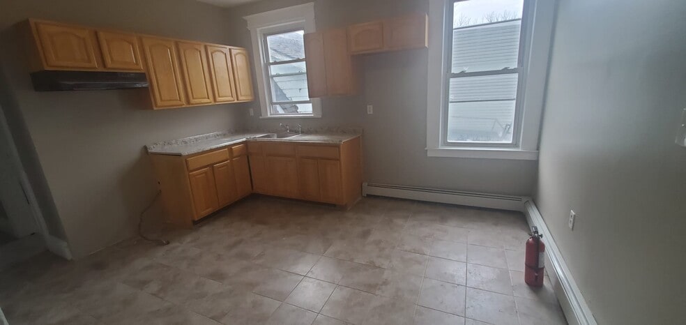 Building Photo - 27 Sharon Ave