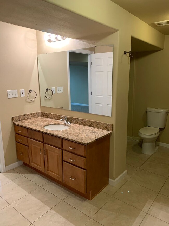 Building Photo - BEAUTIFUL, SPACIOUS, 4 BEDROOM, 3 BATHROOM...