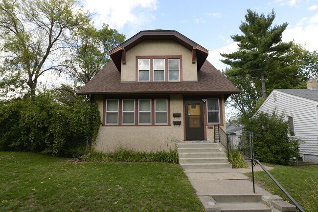 Building Photo - 707 Orange Ave E