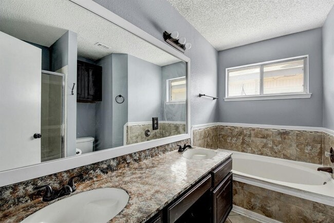 Building Photo - 16908 Ardisia Dr