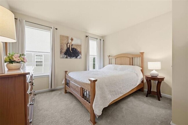Building Photo - 601 Pointe View Dr