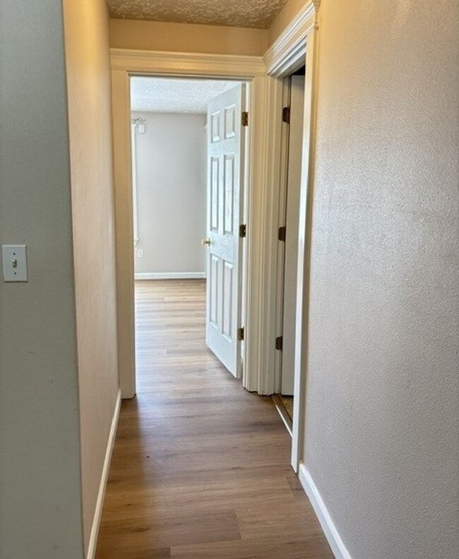 Building Photo - 3Bd/2Ba Single Story Home - Available to View!