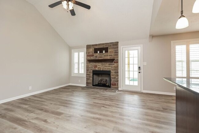 Building Photo - 1363 Freedom Dr