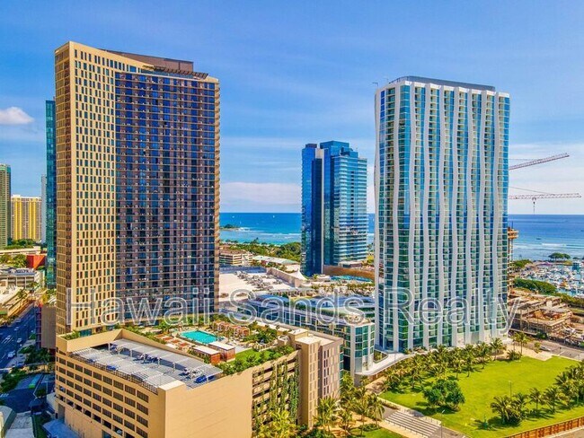 Building Photo - 987 Queen St