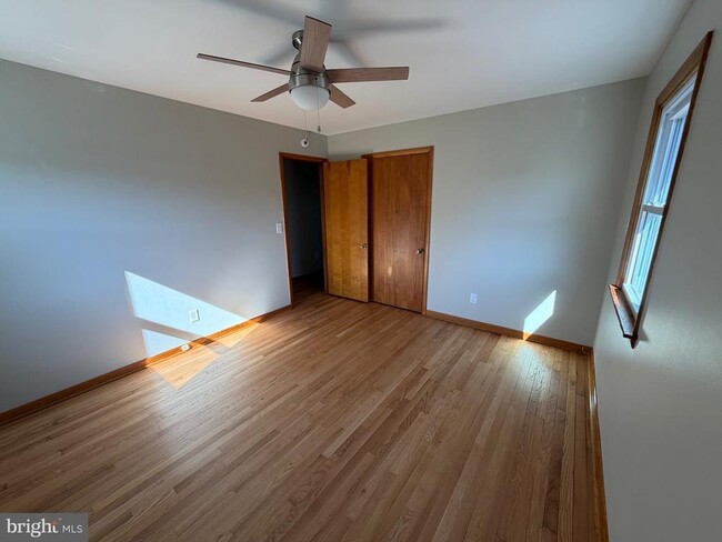 Building Photo - 18 N C and P Ln