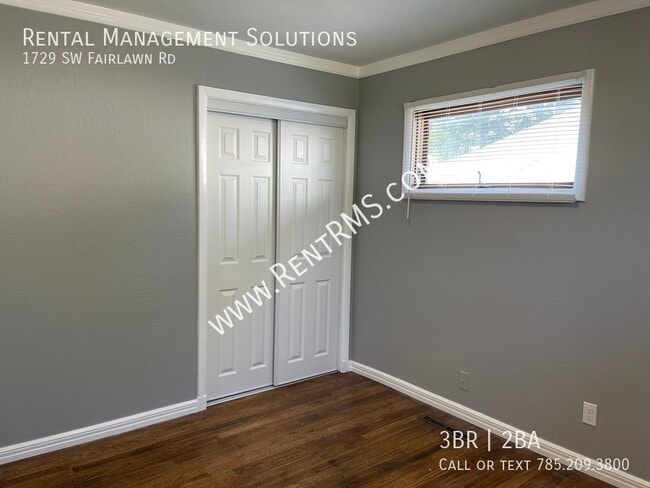 Building Photo - 1729 SW Fairlawn Rd
