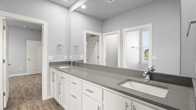 Building Photo - 214 Olde Ml Ct