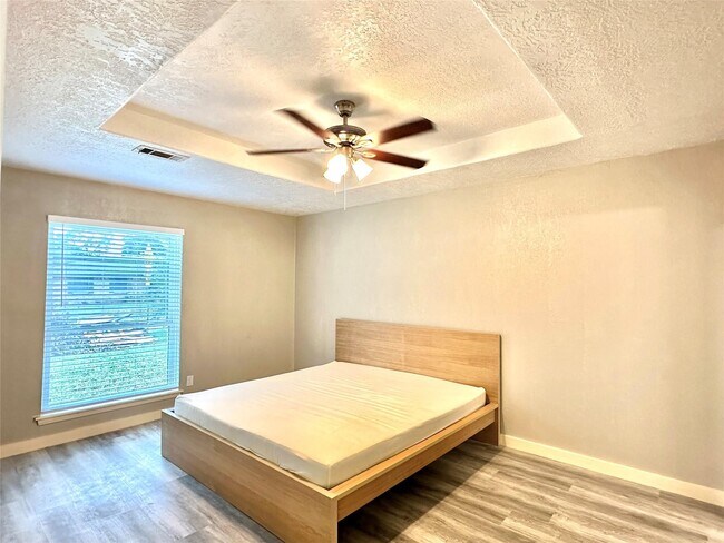 Building Photo - 11922 Sea Shore Dr