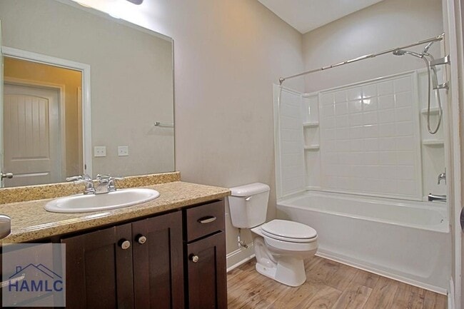 Building Photo - 582 Burke Dr