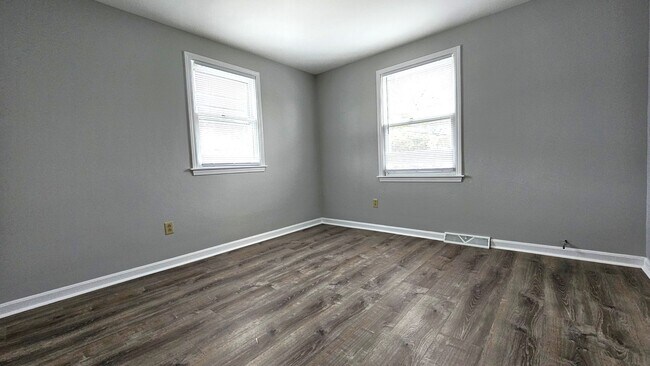 Building Photo - 158 Main St