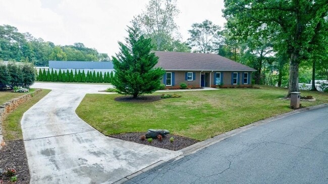 Building Photo - 390 Alpine Dr