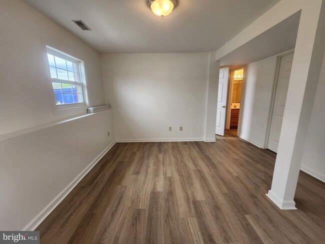 Building Photo - 1048 Kasinof Ave