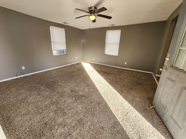 Building Photo - Spacious 1-Bedroom, 1-Bathroom HOUSE AVAILABLE NOW!!