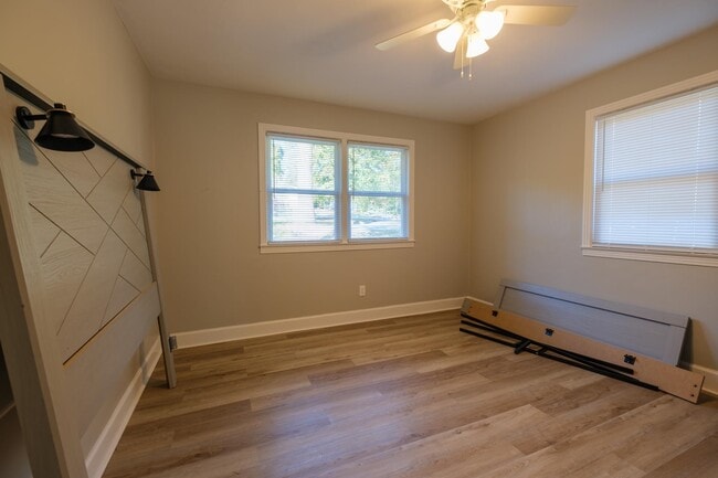 Building Photo - 1501 Sharon Rd