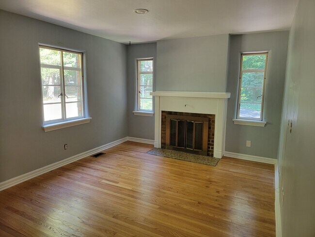 Building Photo - 73 Huntington Hills Ctr