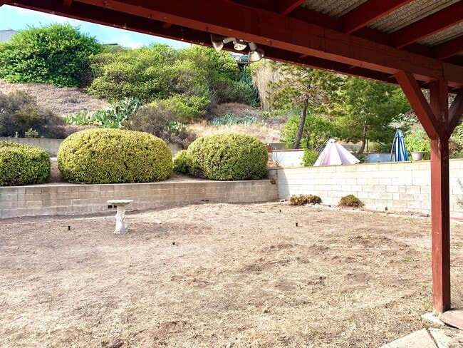 Building Photo - Darling 2 bedroom, 1 bath house in great l...