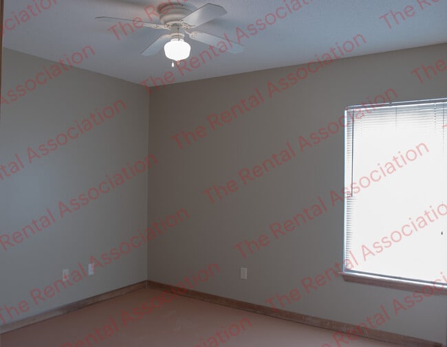 Building Photo - 1047 Sanders Ln