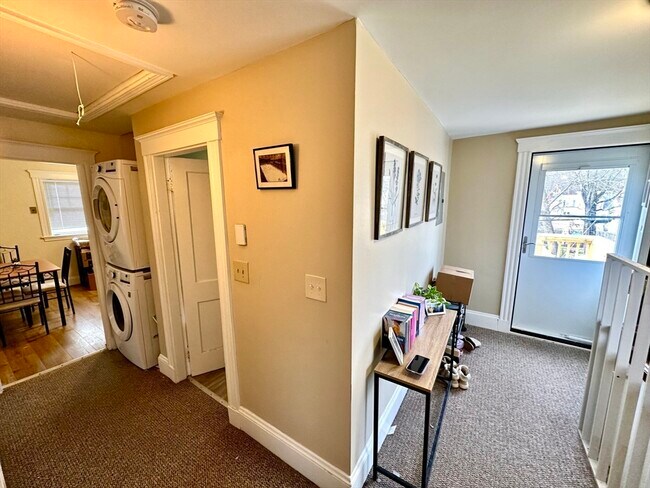 Building Photo - 156 Main St