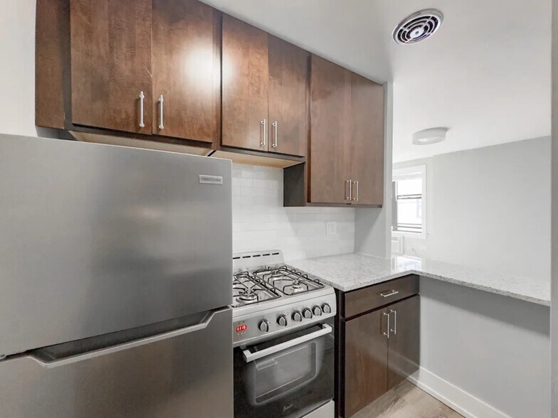 Building Photo - 454 W Barry Ave