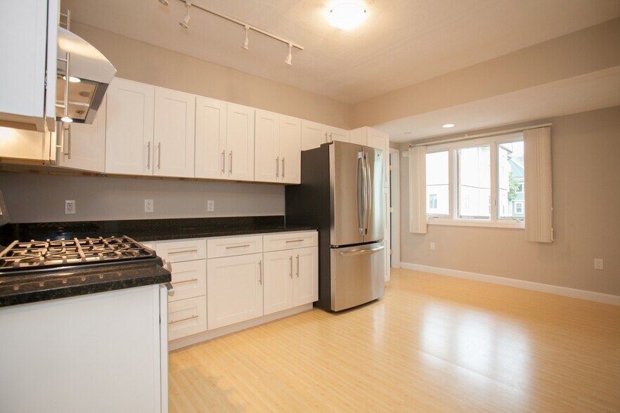 Building Photo - 33 Bromfield Rd