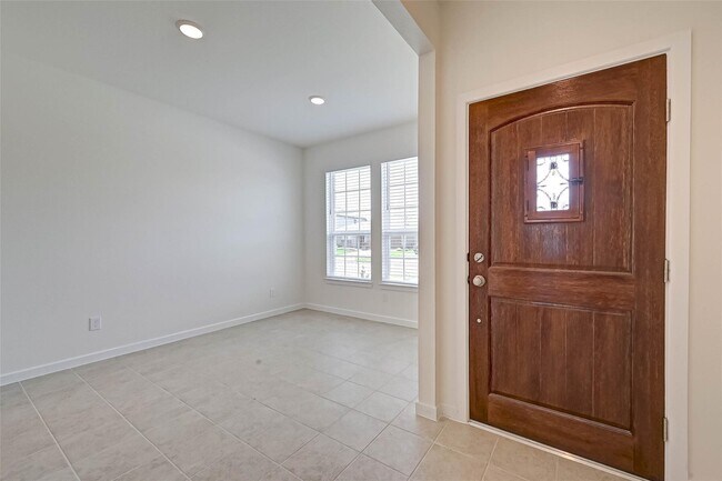 Building Photo - 8022 Pinebrook Arbor Ct