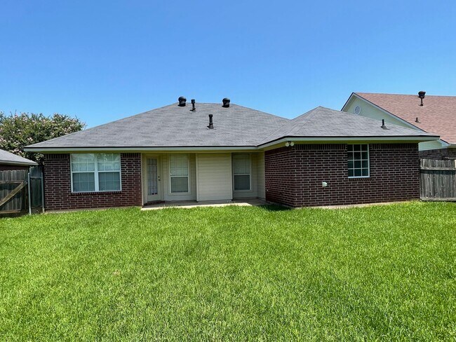 Building Photo - Beautiful Home Located In North Bossier