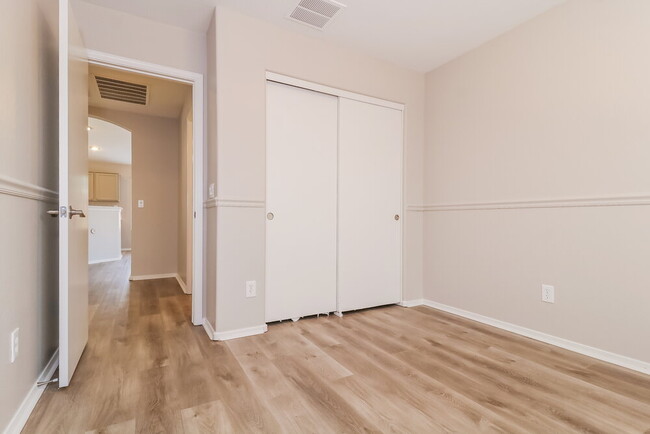 Building Photo - 7311 W Cordes Rd