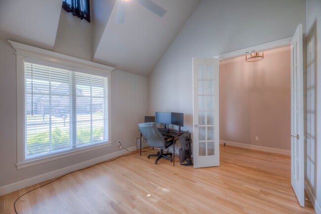 Building Photo - 12510 S Maplewood Ave