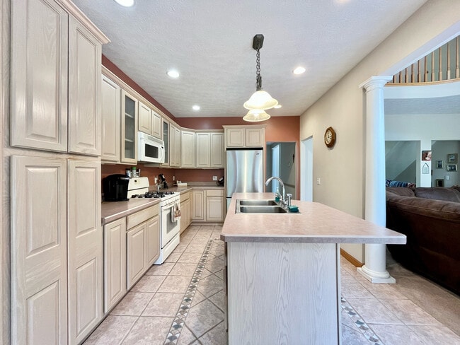 Building Photo - 6286 Fenn Rd