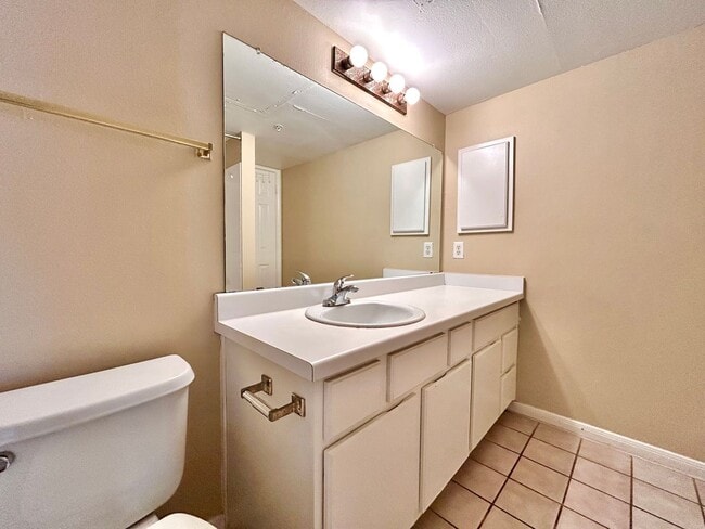 Building Photo - 501 W 26th St