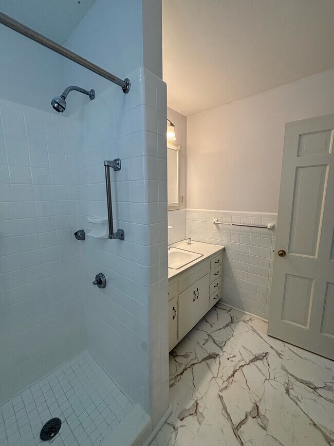 Building Photo - 1513 Raeford Rd