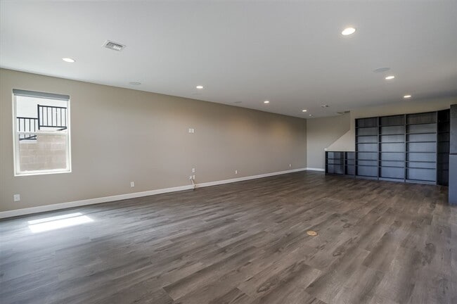 Building Photo - 1478 Varsity Dr