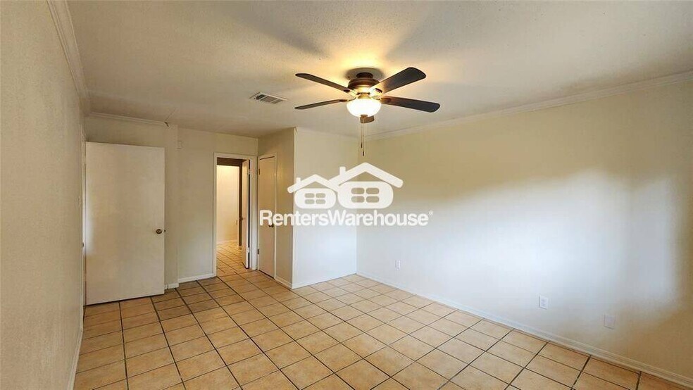 Building Photo - 2702 Foliage Green Dr