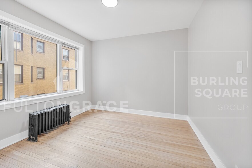 Building Photo - 7375 N Damen Ave