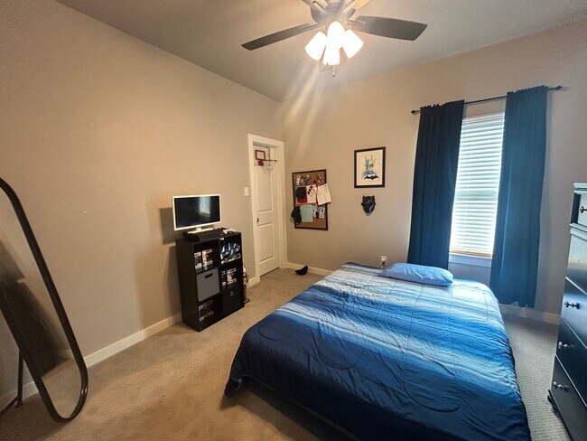 Building Photo - 4 Bed 2 bath Frenship ISD