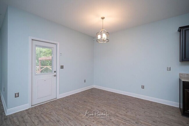 Building Photo - 8753 Bradfield Dr