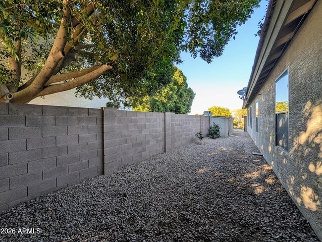 Building Photo - 11134 W Windsor Ave