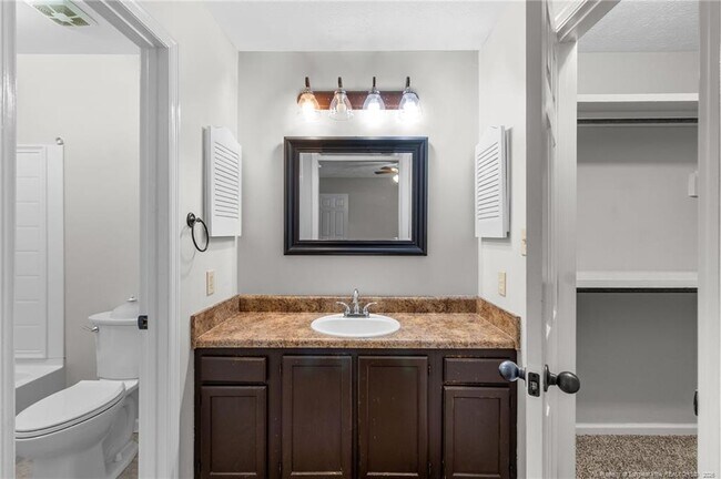 Building Photo - 6924 Woodmark Dr