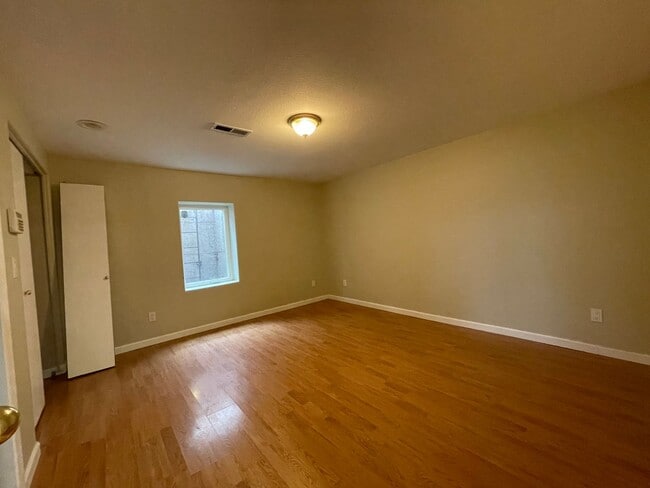 Building Photo - 3-Bedroom Home in SE Portland!