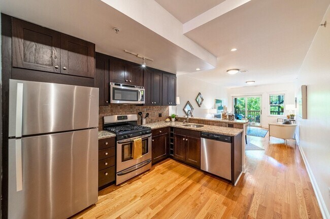 Building Photo - 139 Morris St